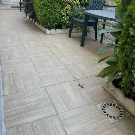 Studio Proche Mer Avec Piscine Cros De Cagnes