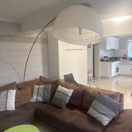 Proche Avec Piscine Cros De 아파트
